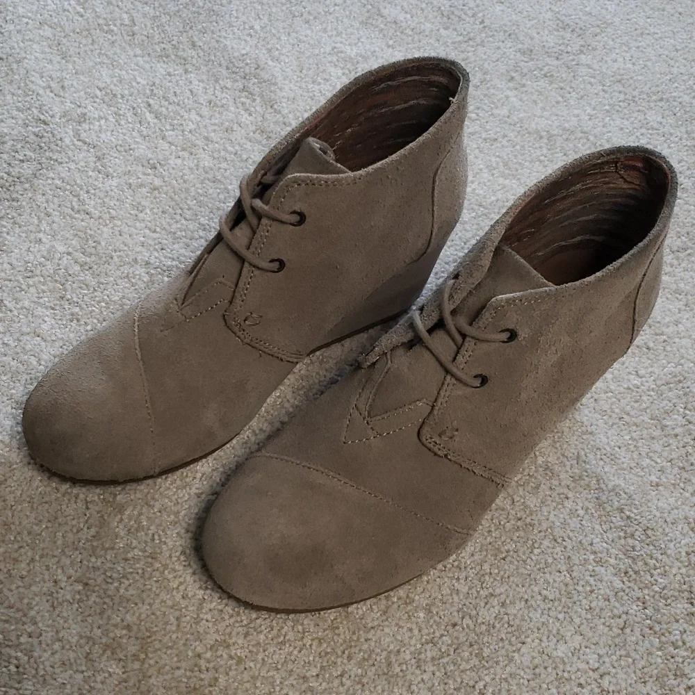 Tom's Kala suede wedge bootie Desert‎ Taupe lace-up